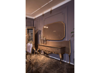 Tavoli consolle di lusso con specchio, credenze di lusso, cassettiera, tavolo.