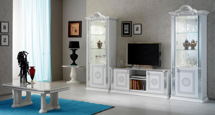 Sala da pranzo completo, tavolo, credenza, tavolino, vetrina, set nuovo.