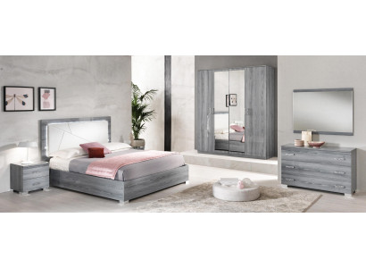 Set da camera da letto con letto e 2 comodini, 3 pezzi. Mobili italiani di lusso per hotel, nuovi.
