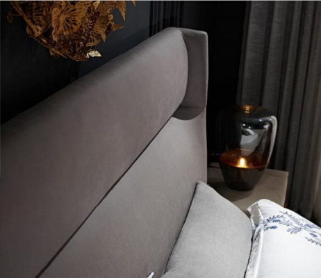 Set da camera da letto moderno di lusso con letto in tessuto, 2 comodini e 3 pezzi di arredamento nuovo.