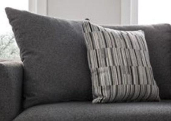 Sofà di lusso per il soggiorno a due posti grigio Chesterfield nuovi.