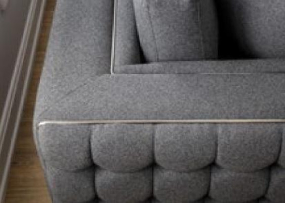 Sofà di lusso per il soggiorno a due posti grigio Chesterfield nuovi.