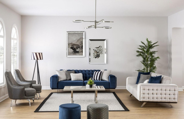 Classico divano Chesterfield a tre posti in blu, di lusso.