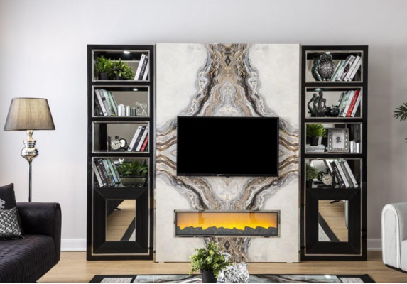 Soggiorno di lusso con parete attrezzata, mobile tv, pareti in marmo nero 270 cm.