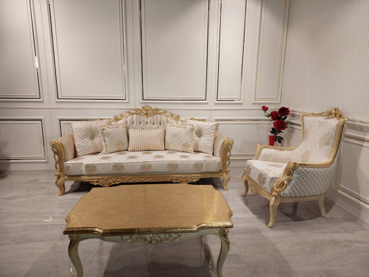 Divano Chesterfield Barocco, divano in legno velluto a tre posti, divani classici arredamento.