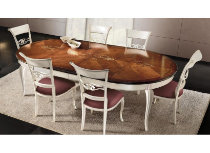 Sedie in legno massello. Sedia da pranzo con design con intagli, poltrona, mobili.