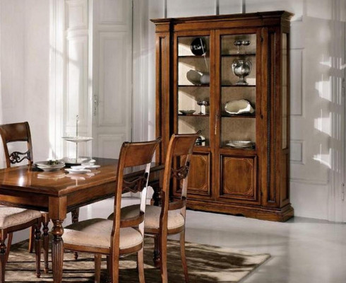 Vetrina in legno di lusso, armadi classici, credenza di design, mobili in stile italiano marrone.
