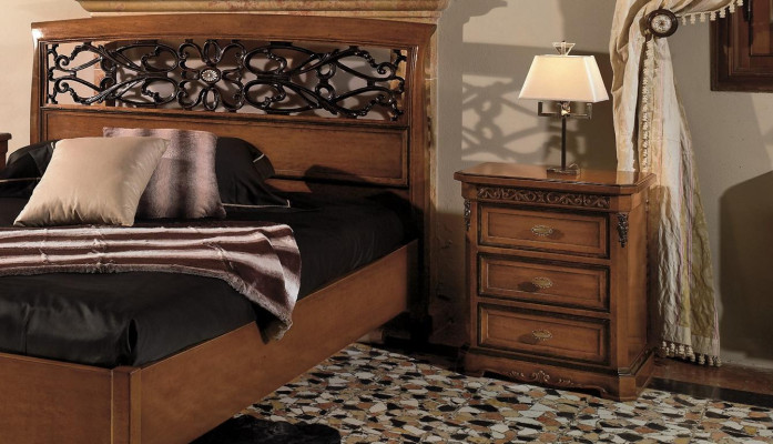 Camera da letto, set di mobili in stile italiano, comodino, legno massiccio, 3 pezzi.