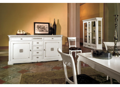 Mobile in legno per il soggiorno, credenze, vetrine classiche e comodini.