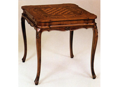 Tavolo da gioco per scacchi Miniatura da studio con scacchiera.