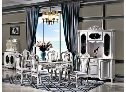 Esclusivo set da sala da pranzo. Scopri l'eleganza senza tempo per la tua casa.