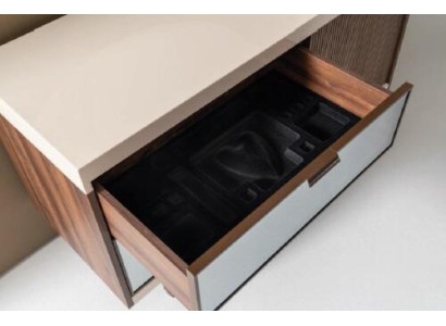 Moderni comodini da notte per camera da letto in legno beige.