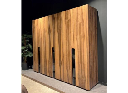 Armadio a sei ante in legno per camera da letto in legno xxl.