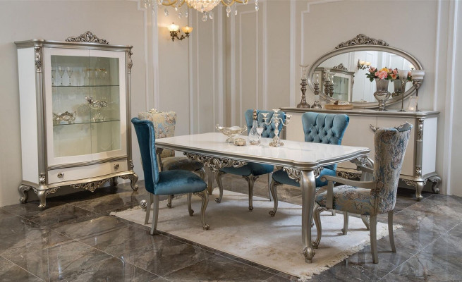 Splendido tavolo da pranzo dal design classico con piano esclusivo.