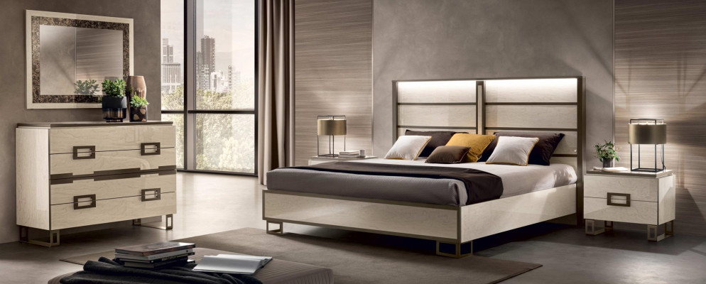 Camera da letto Letto Comodino Comò Specchio Letto imbottito Letto matrimoniale Set 5 pezzi.