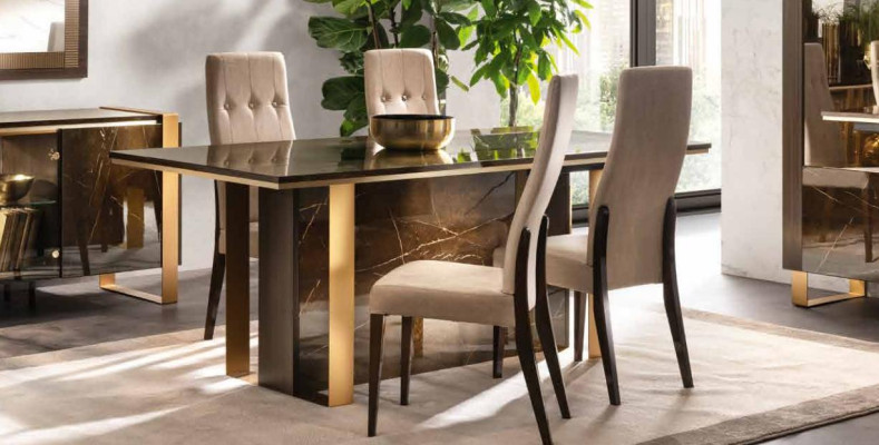 Moderno tavolo da pranzo + set di 6 sedie in stile italiano.