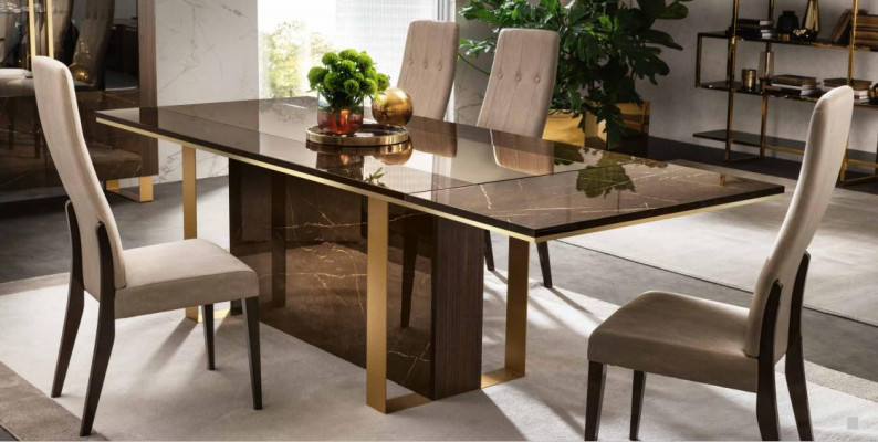 Moderno tavolo da pranzo + set di 6 sedie in stile italiano.
