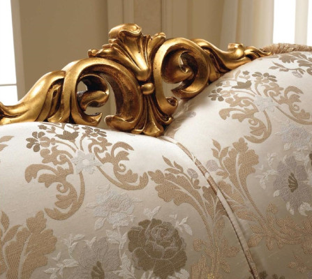 Classico divano a due posti in pelle, divano imbottito design italiano.