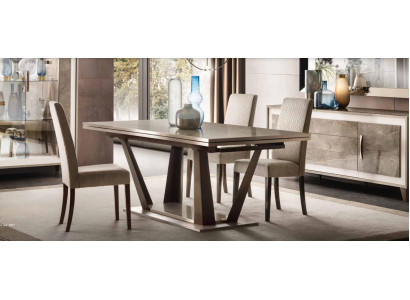 Set da pranzo italiano di design, composto da sedia, tavolo, gruppo di 5 pezzi, nuovo.