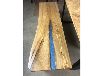 Tavolo da design in legno massiccio con resina epossidica, nuovo.