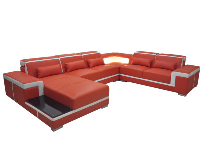 Comodo divano in pelle XXL con innovativa ergonomia e illuminazione a LED.