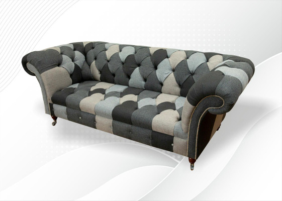 Tre divani da salotto design a tre posti in velluto Chesterfield.