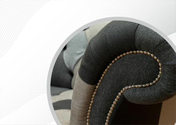 Tre divani da salotto design a tre posti in velluto Chesterfield.