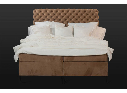 Testiera in tessuto marrone, letti di design Chesterfield di lusso matrimoniali.