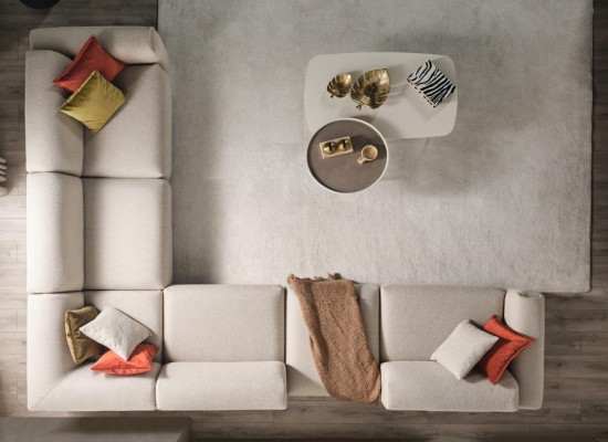 Divano soggiorno beige, divano angolare design a forma di L, divano imbottito di lusso.