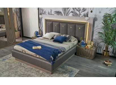 Letto matrimoniale completo con 3 pezzi, tavolini in legno, marrone.