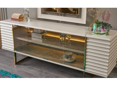 Mobili da sala da pranzo con specchio in legno color beige, credenza.