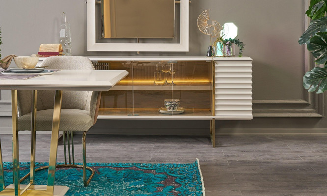Mobili da sala da pranzo con specchio in legno color beige, credenza.