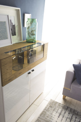 Design Armadio camera da letto Armadio in legno moderno a tre ante con specchio.