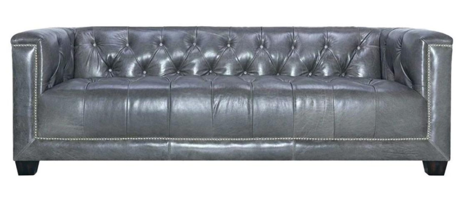 Marrone divano moderno in pelle Chesterfield a tre posti per il soggiorno.