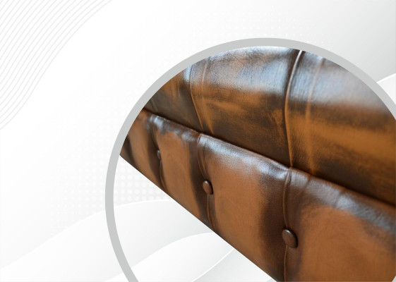 Divano Chesterfield marrone in pelle imbottita, divano da 4 posti.