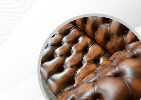 Divano Chesterfield marrone in pelle imbottita, divano da 4 posti.