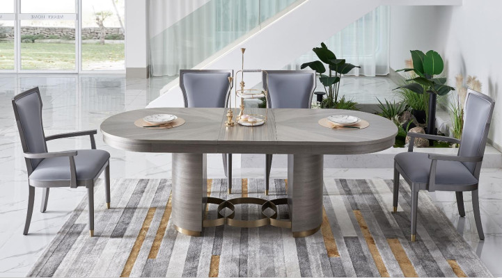 Set di 4 sedie da designer per sala da pranzo con schienale e seduta imbottiti.