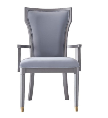 Set di 4 sedie da designer per sala da pranzo con schienale e seduta imbottiti.