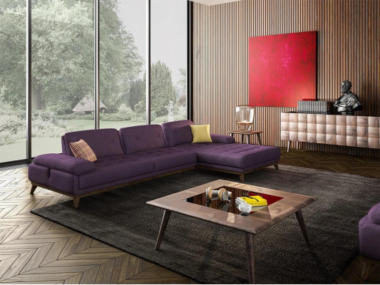 Divano d'angolo lilla a forma di L, lusso per il soggiorno, nuovo arredamento con tavolino.