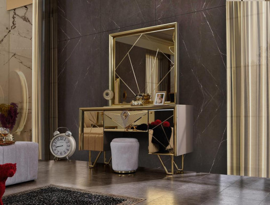 Set camera da letto con letto, comodini, e un tavolo da toeletta con specchio in elegante stile italiano, di colore bianco.