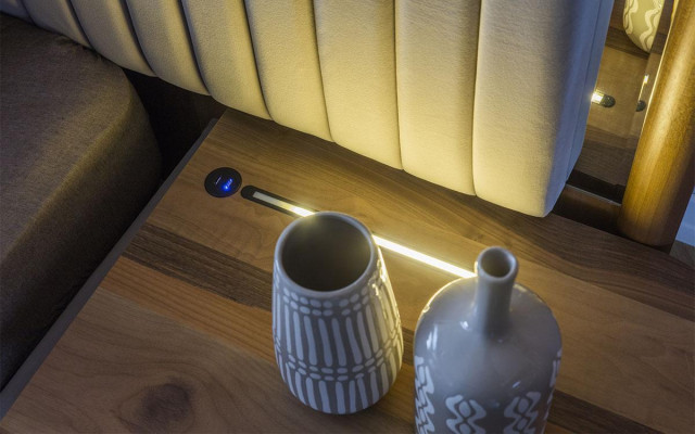Set da camera da letto di lusso Letto + 2 comodini in legno Moderno completo