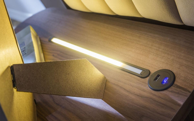 Set da camera da letto di lusso Letto + 2 comodini in legno Moderno completo