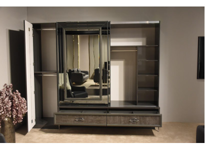 Armadio in legno di design con ante a specchio e cassetti per la camera da letto.