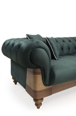 Divano Chesterfield a tre posti verde per il soggiorno.