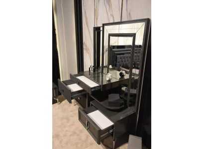 Tavolo trucco nero in legno di lusso, console da designer per mobili da camera da letto.