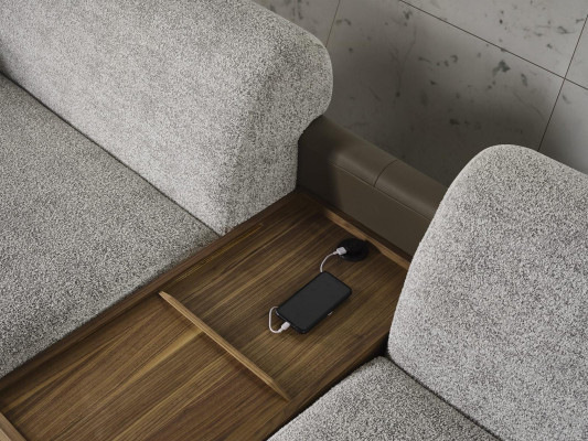 Divano a 4 posti in stoffa grigia moderno.