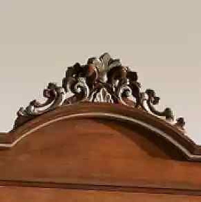 Vetrina in legno, armadio in legno classico con vetrine in vetro design per soggiorno.