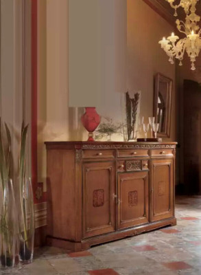 Armadio classico in legno massello, credenza, arredamento italiano.