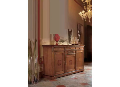 Armadio classico in legno massello, credenza, arredamento italiano.