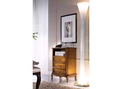 Comò classico in legno marrone per soggiorno con 3 cassetti e lampada design.